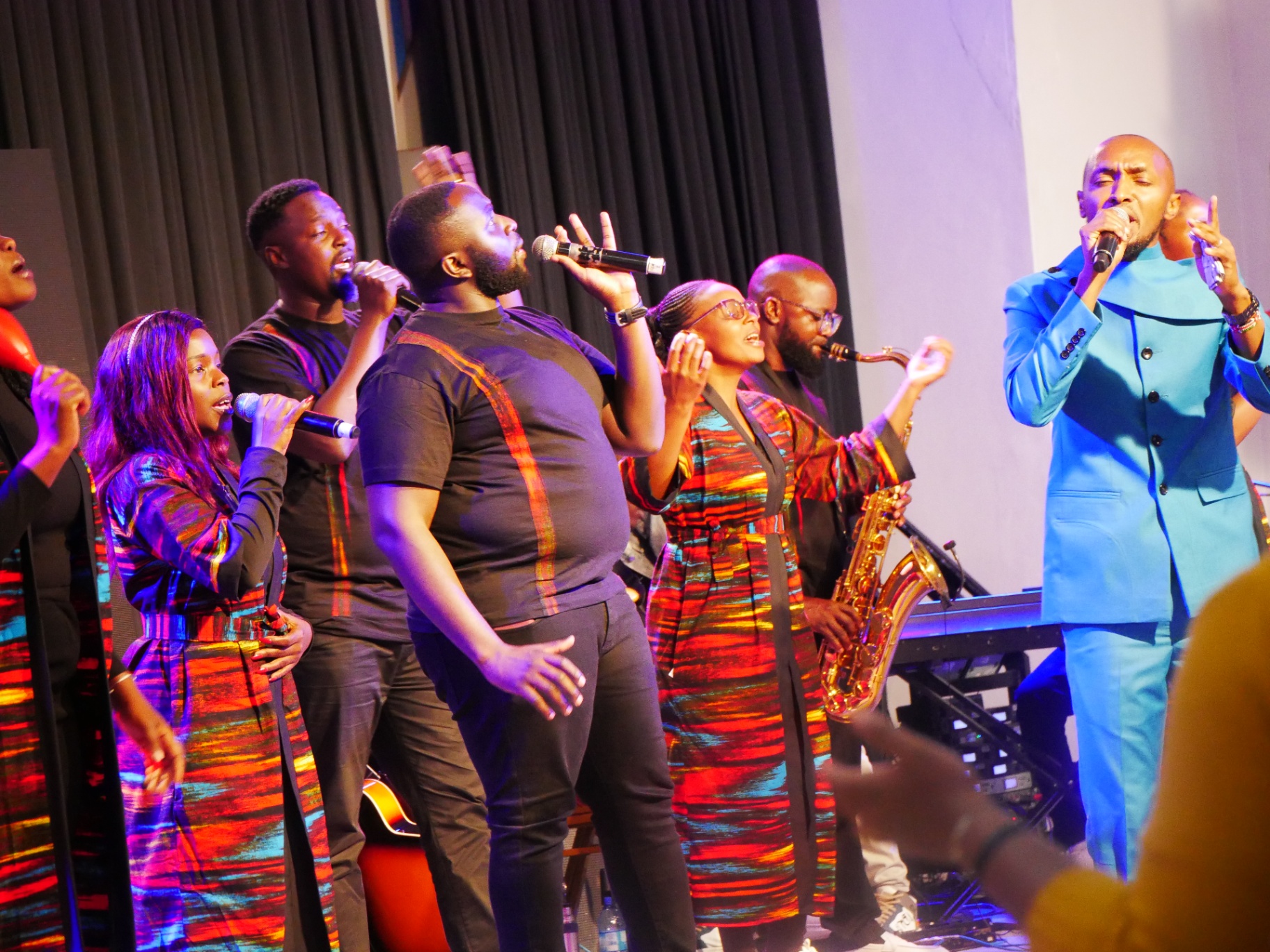 Lamgambo band in full worship